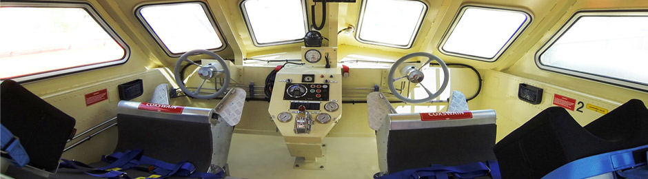Wheelhouse for two pilots with dual control and 360° view